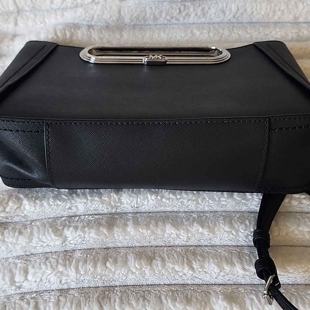 NWOT Michael Kors Chelsea Convertible Crossbody Clutch with Silver Hardware - Picture 4 of 7